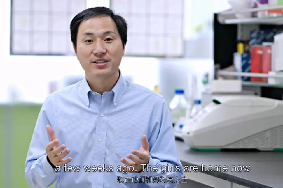 A LA WEB. He Jiankui grabó un video para explicar su experimento. 