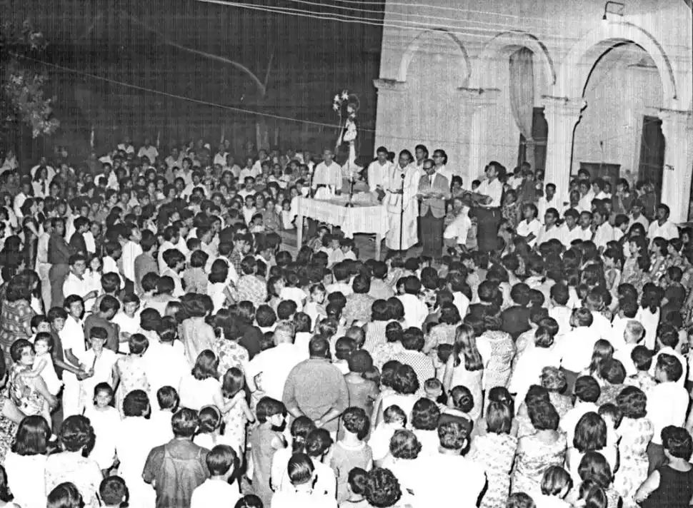 OFICIO RELIGIOSO. Una multitud participó de la misa tras la huelga.