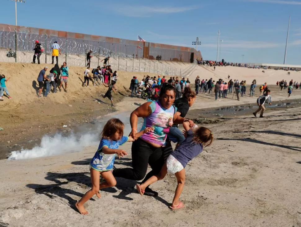 REPUDIOS. Las imágenes de niños huyendo de los gases causaron indignación en la comunidad mundial.  Reuters