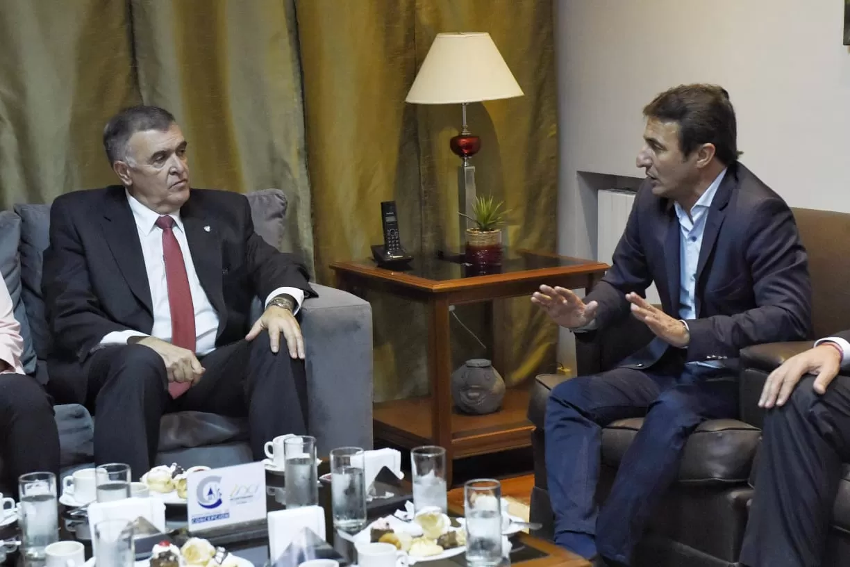 Tras el acuerdo político en el Concejo, Jaldo y Sánchez se muestran juntos