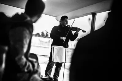 Primer concierto extramuros de la orquesta Los Urquizeños