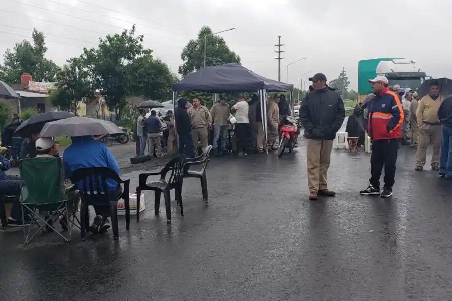Trabajadores de los ingenios Santa Rosa y La Corona vuelven a cortar la ruta 38