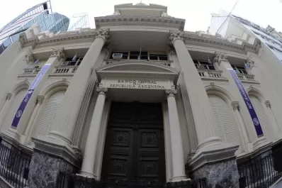 Los bancos podrán operar en farmacias y en supermercados
