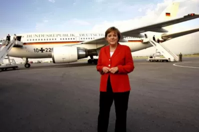 El avión que trasladaba a Merkel al G20 debió regresar a Alemania por problemas técnicos