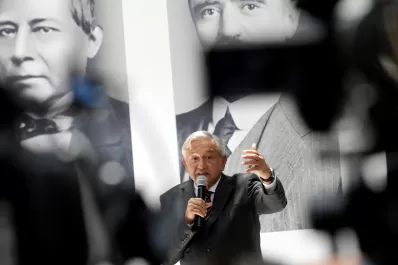 López Obrador asume entre la ilusión y la incertidumbre