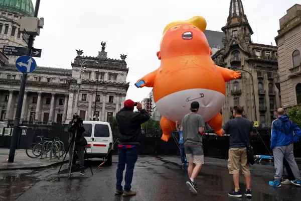 Reunión del G20 en Argentina: un Trump bebé en el Congreso inauguró las protestas contra la cumbre