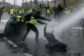 Batalla campal en París en otra protesta contra Macron por los combustibles