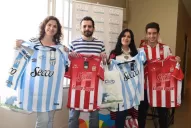 Club LA GACETA regaló camisetas de Atlético y de San Martín para alentar a los equipos en el clásico