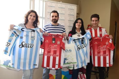 Club LA GACETA regaló camisetas de Atlético y de San Martín para alentar a los equipos en el clásico