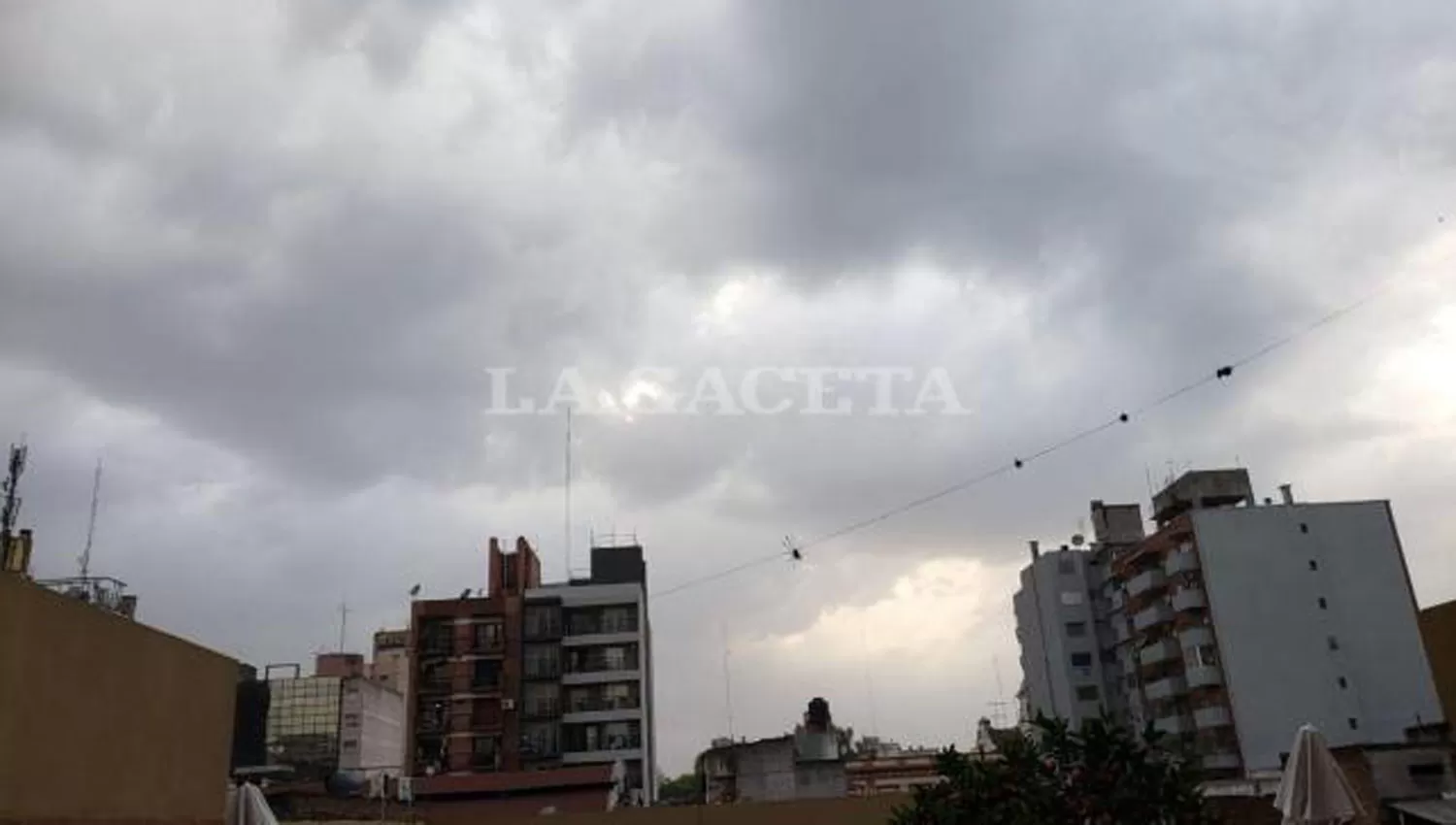 Tras una madrugada lluviosa, se espera un domingo gris