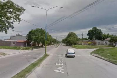 Motochorros asaltaron a dos agentes de Policía y balearon a una de ellas