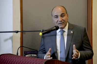 De Manzur a la Nación: si no nos quieren dar la plata, haremos las casas con plata nuestra