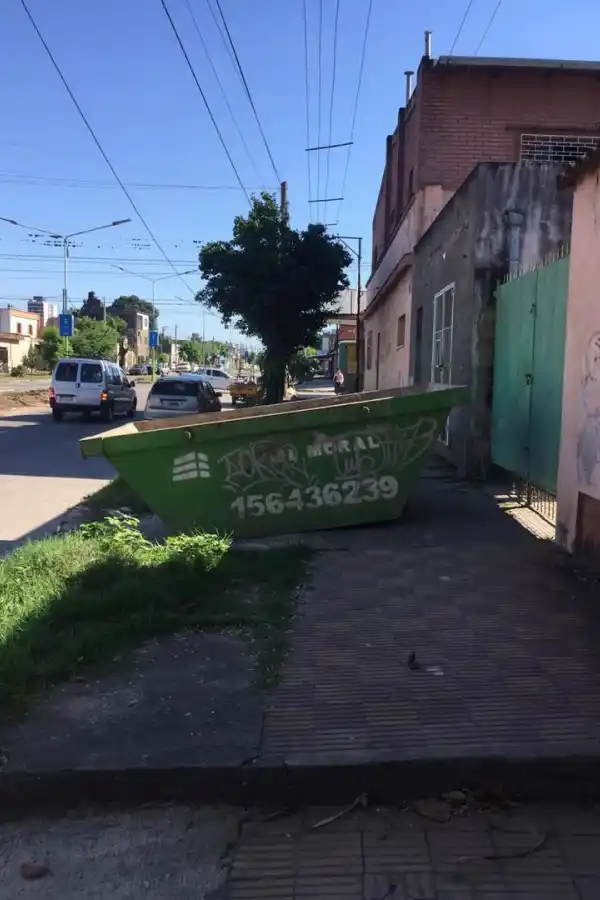 Riesgo para los transeúntes en la ochava suroeste de marcos Paz y Maipú