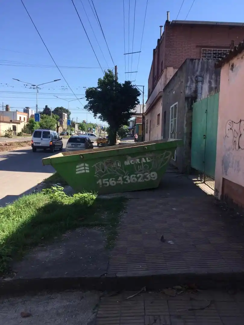 Riesgo para los transeúntes en la ochava suroeste de marcos Paz y Maipú