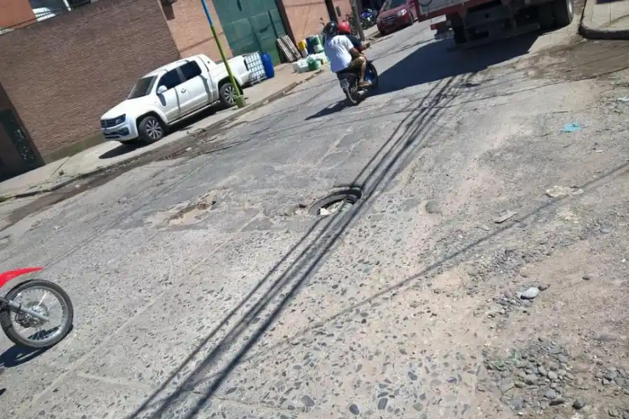 Riesgo para los transeúntes en la ochava suroeste de marcos Paz y Maipú