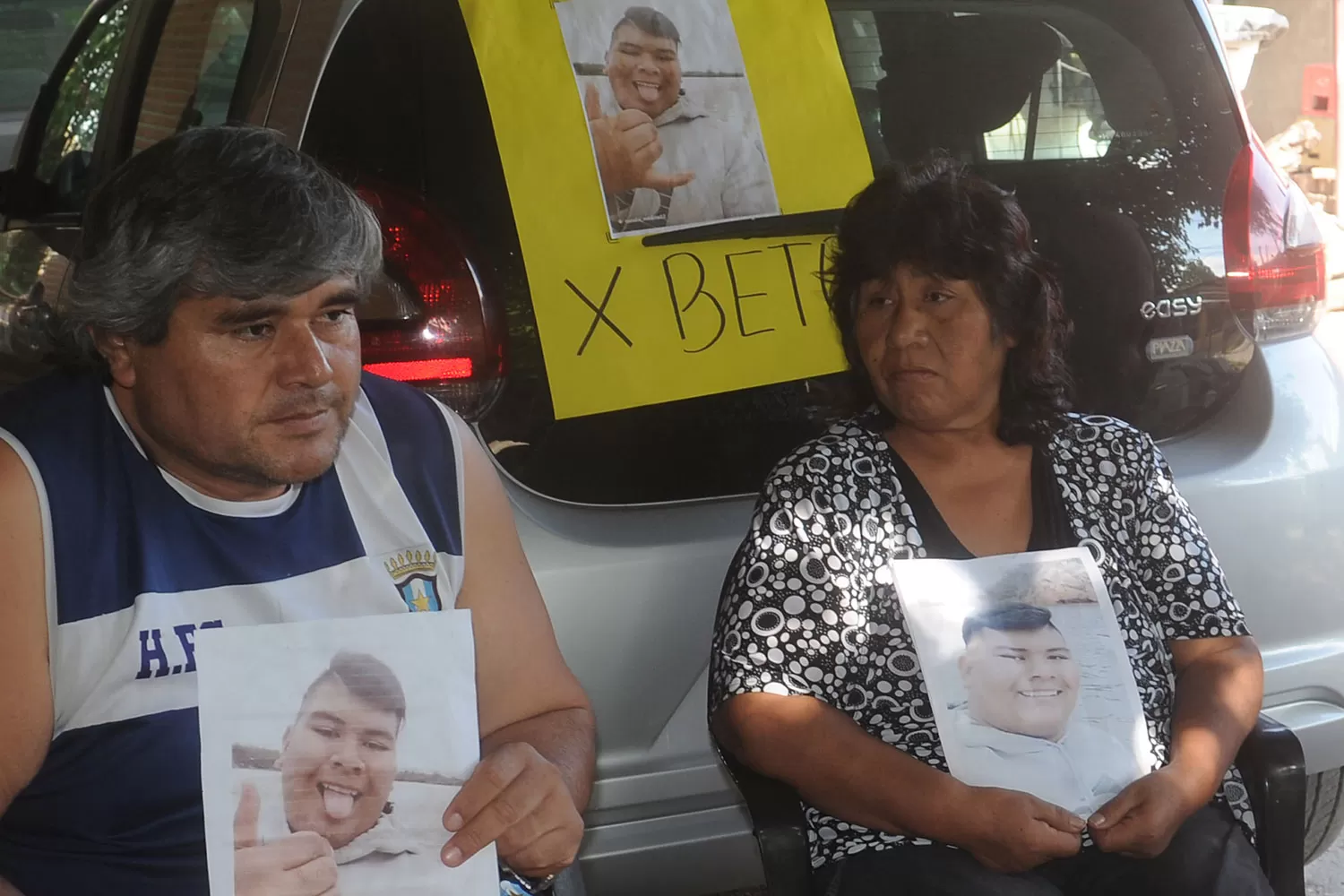 SUS PADRES. Jorge Frías y Liliana Bautista exigen justicia.
