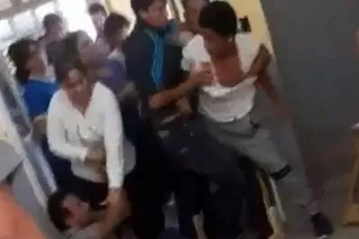 Video: el profesor lo llevó a rendir a marzo y un alumno le dio una terrible patada en la cara