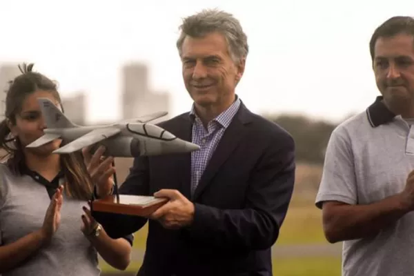 Macri anunció que impulsará la fabricación de aviones para el mundo