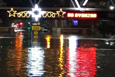La misma historia: el puente Central Córdoba acumuló dos metros de agua