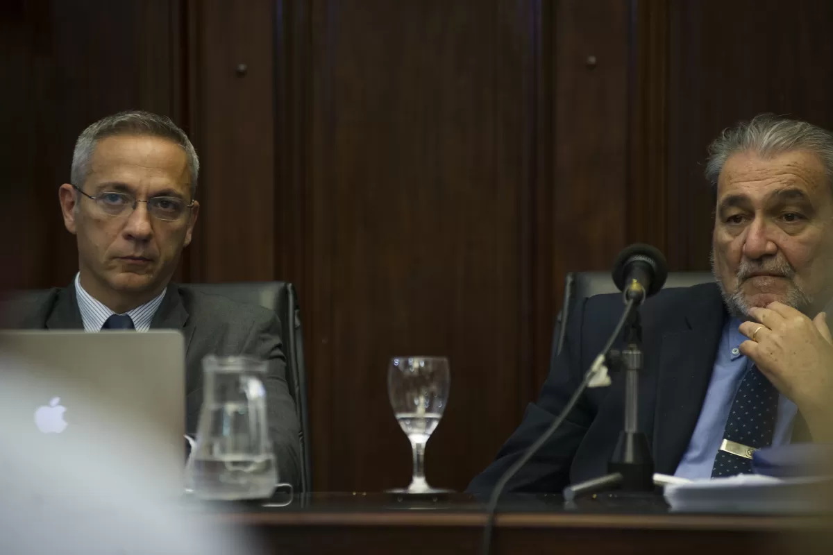 POSICIONES. Los vocales Rafael Macoritto y Dante Ibáñez, ayer en el juicio. LA GACETA/FOTO DE JORGE OLMOS SGROSSO