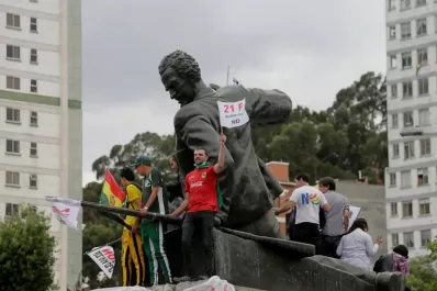 El permiso a la postulación de Evo desata repudios en Bolivia