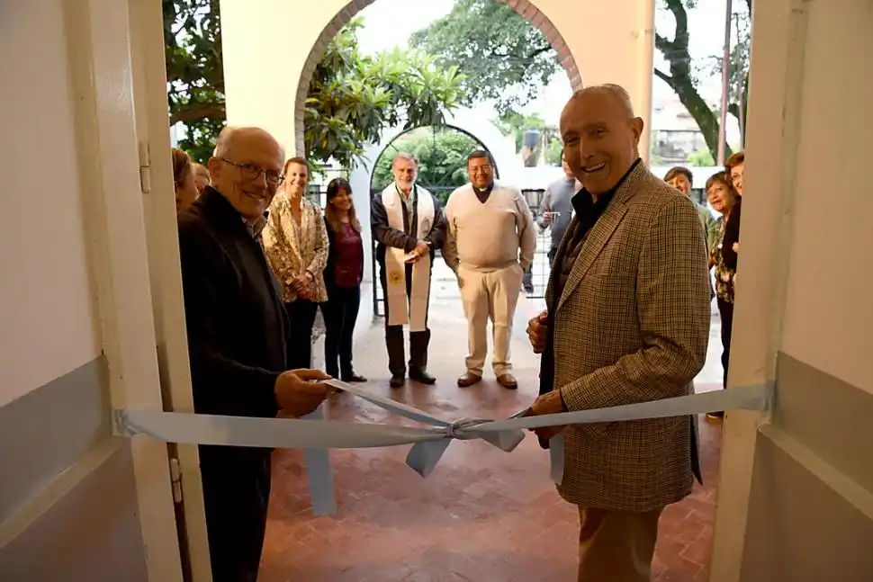 CORTE DE CINTAS. El doctor Marangoni y el empresario Oscar Castillo. 