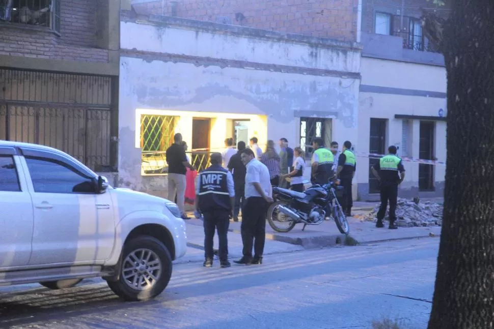 LA MUERTE DEL CONTRATISTA. El crimen se registró en una vivienda de calle Uruguay al 500. LA GACETA / foto de Antonio Ferroni