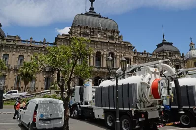 Al entregar maquinarias a la SAT, Manzur cargó contra los reclamos del intendente Alfaro