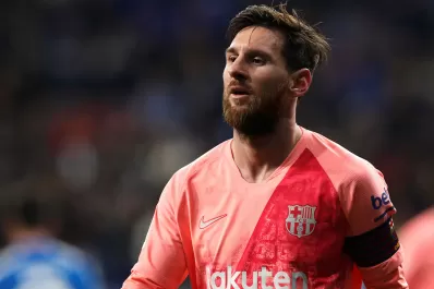 Guiado por Lionel Messi, Barcelona goleó 4-0 al Espanyol en el clásico catalán
