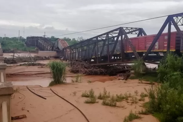 Vagones con azúcar se ahogan en un río salteño