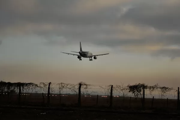 En Tucumán, los aviones podrán aterrizar con clima adverso