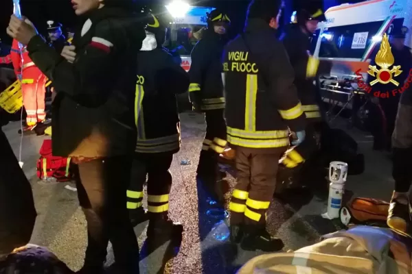 Al menos seis muertos y decenas de heridos en una estampida en un boliche de Italia