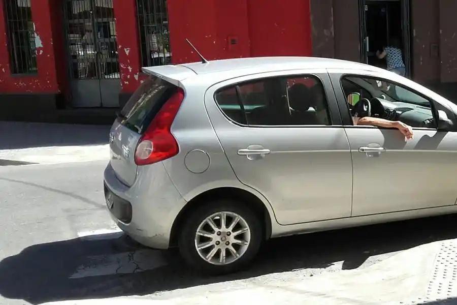 ESTÁ AHÍ DE ONDA. Ocurrió en la intersección de las calles Monteagudo y Mendoza.