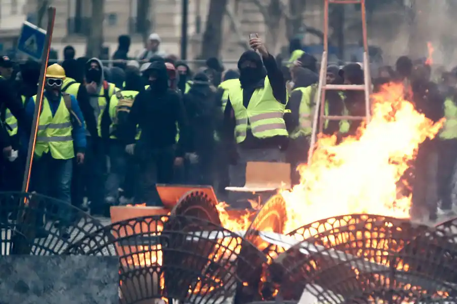 Más de 1.300 detenidos durante la protesta de los chalecos amarillos en París