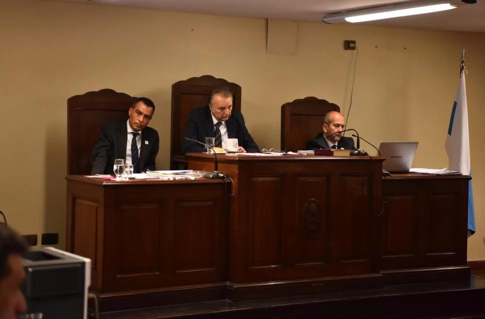 A LA ESPERA DEL FALLO. Los jueces de la Cámara Penal Sala II de los tribunales de Concepción. 