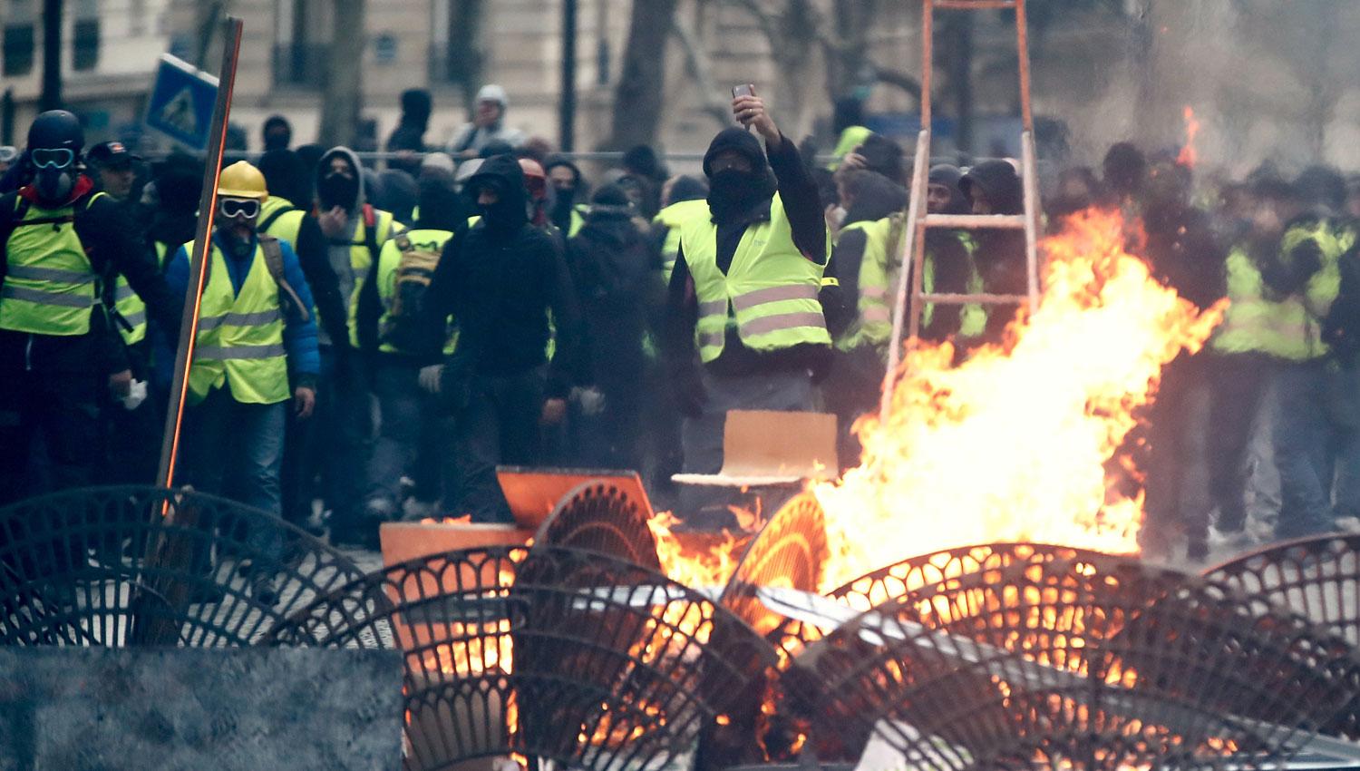 Más de 1.300 detenidos durante la protesta de los chalecos amarillos en París