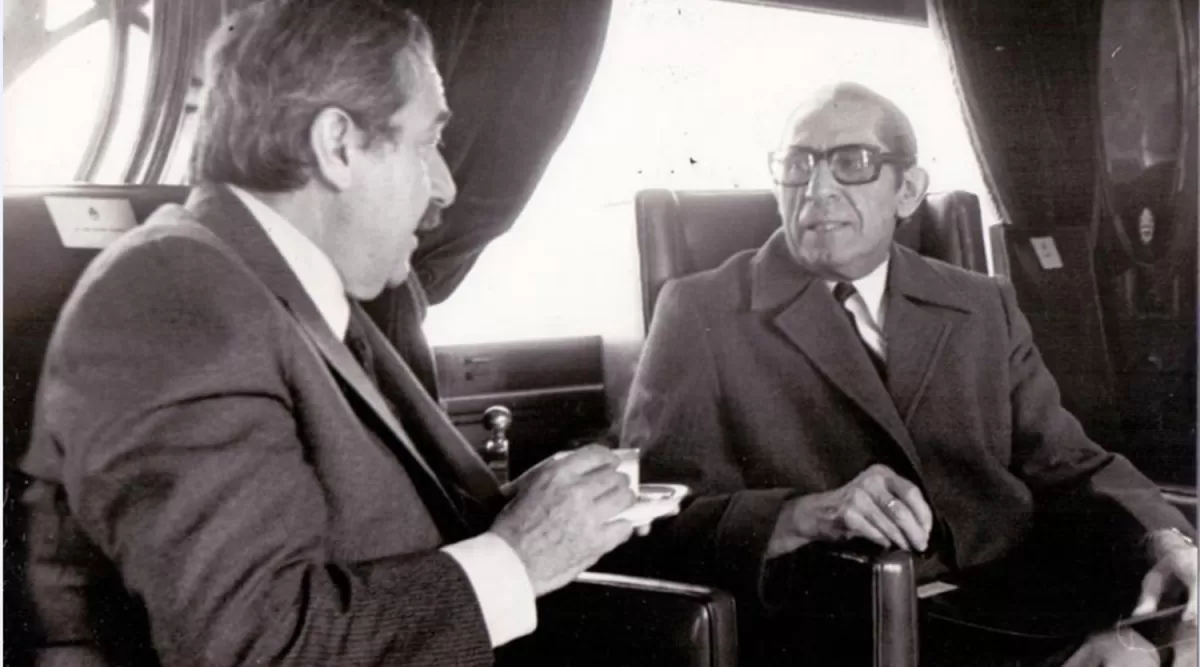 DOS LÍDERES, UNO RADICAL Y OTRO PERONISTA. El presidente Alfonsín y el gobernador Riera fueron grandes exponentes de la política argentina.