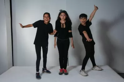 Chicos actores sacan a San Martín del bronce