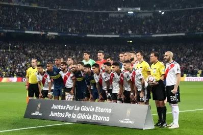 Superfinal en Madrid: emocionante salida de los equipos a la cancha