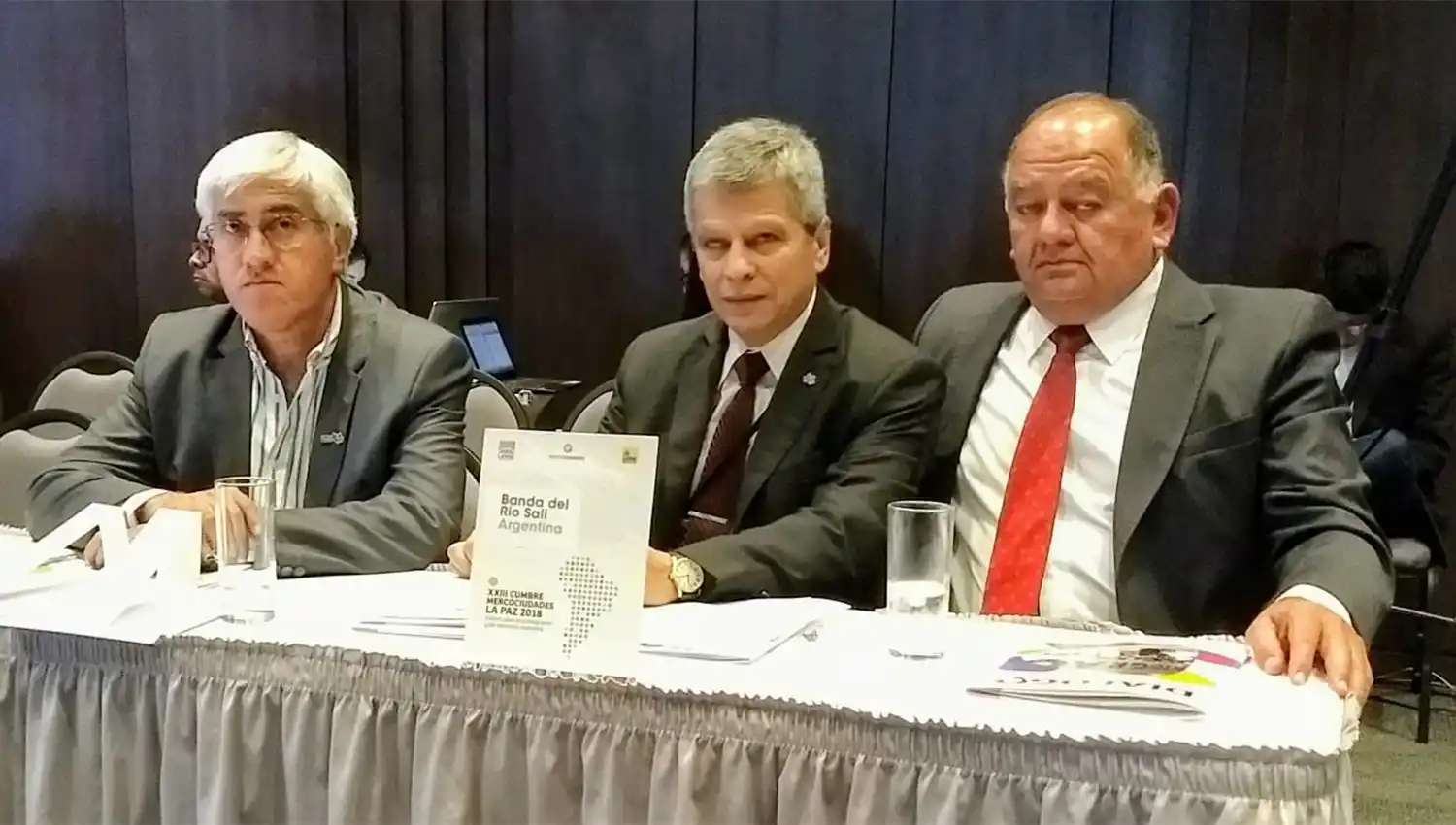 EN LA CUMBRE. Los funcionarios bandeños Miguel Vázquez, Rodolfo Di Pinto y Fernando Lossi.