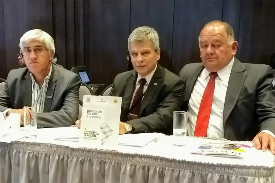 EN LA CUMBRE. Los funcionarios bandeños Miguel Vázquez, Rodolfo Di Pinto y Fernando Lossi.