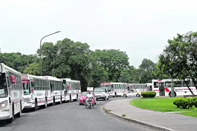 Sin colectivos por el paro de UTA, los empresarios piden ayuda económica