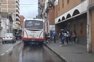 El video viral del chofer apuñalado que tuvo un gesto solidario