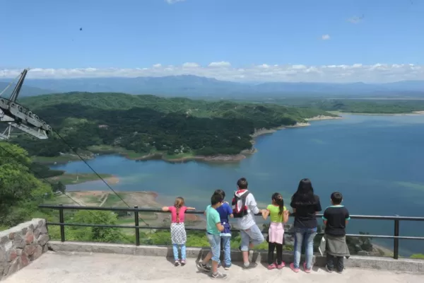 Se lanzó la temporada de verano y los Valles y El Cadillal esperan a los turistas