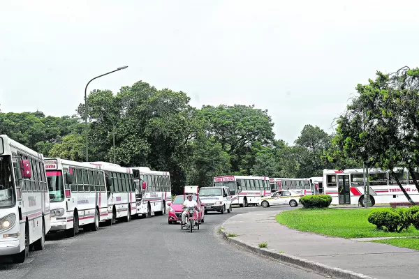 Sin colectivos por el paro de UTA, los empresarios piden ayuda económica