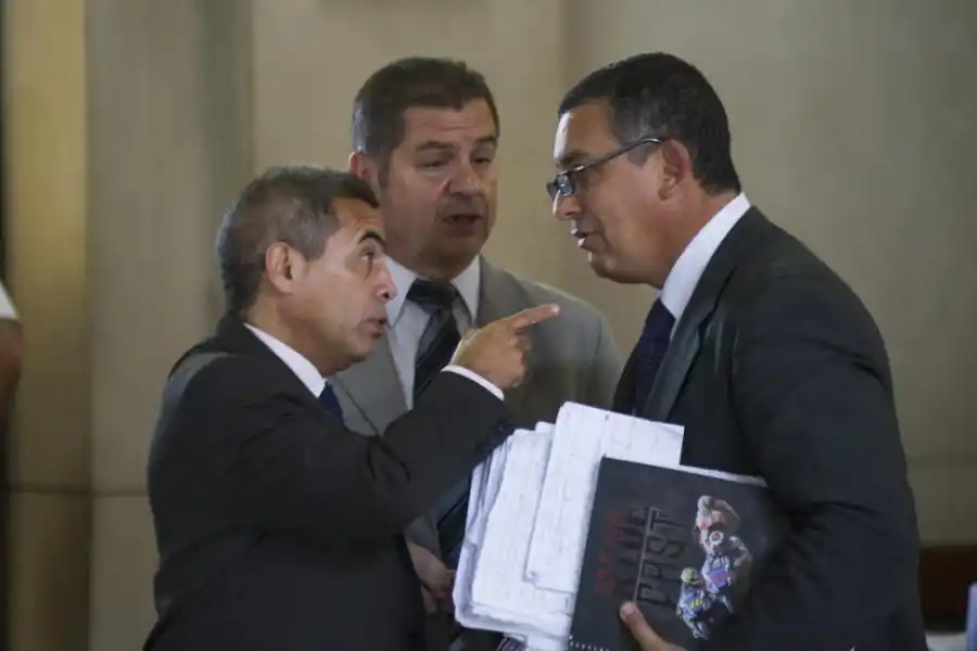 “ESTA DEFENSA NO TRAICIONA”. Carlino (defensor de Barrera) le advierte -y señala- a Morales (Di Lella).