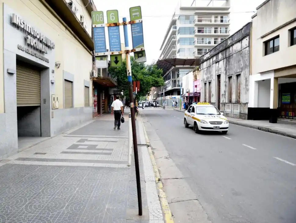 CALLES VACÍAS. La Crisóstomo no mostró ayer el atestado tránsito cotidiano.  