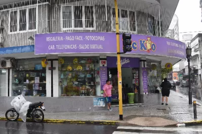 Video: volvieron a robar un drugstore a metros de la plaza Independencia