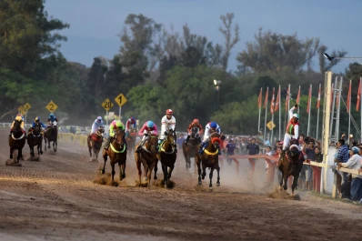 Turf: Travolta Boy y Candy Mali se destacan en las competencias jerárquicas de esta tarde