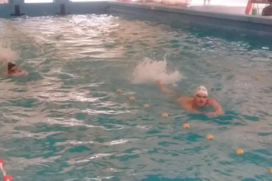 DIFERENTES. Moreno, al fondo, entrena para ganar hoy, y Bertola lo acompaña. la gaceta 